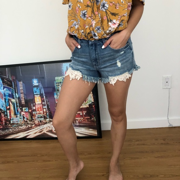 ⛔️SOLD⛔️Denim Cut Off Shorts - Picture 4 of 5